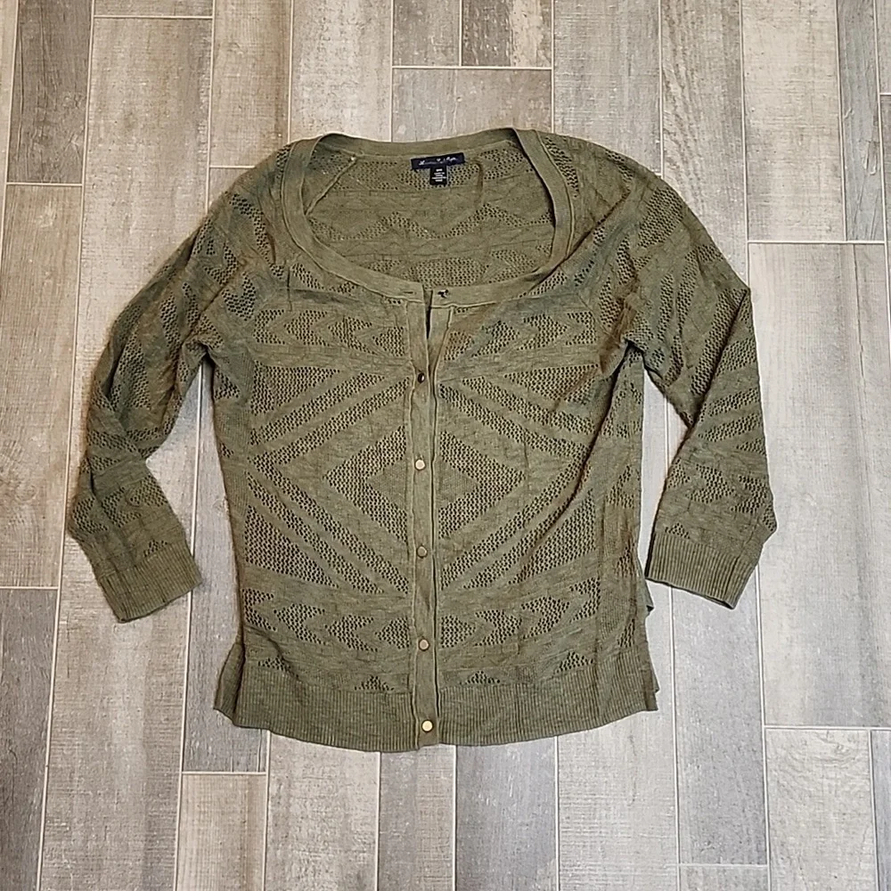 American Eagle brand cardigan sweater in olive 🫒 green - Picture 5 of 10